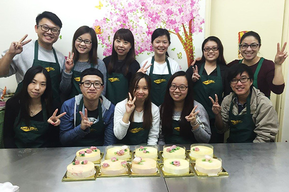 Make a cake for your loved ones!