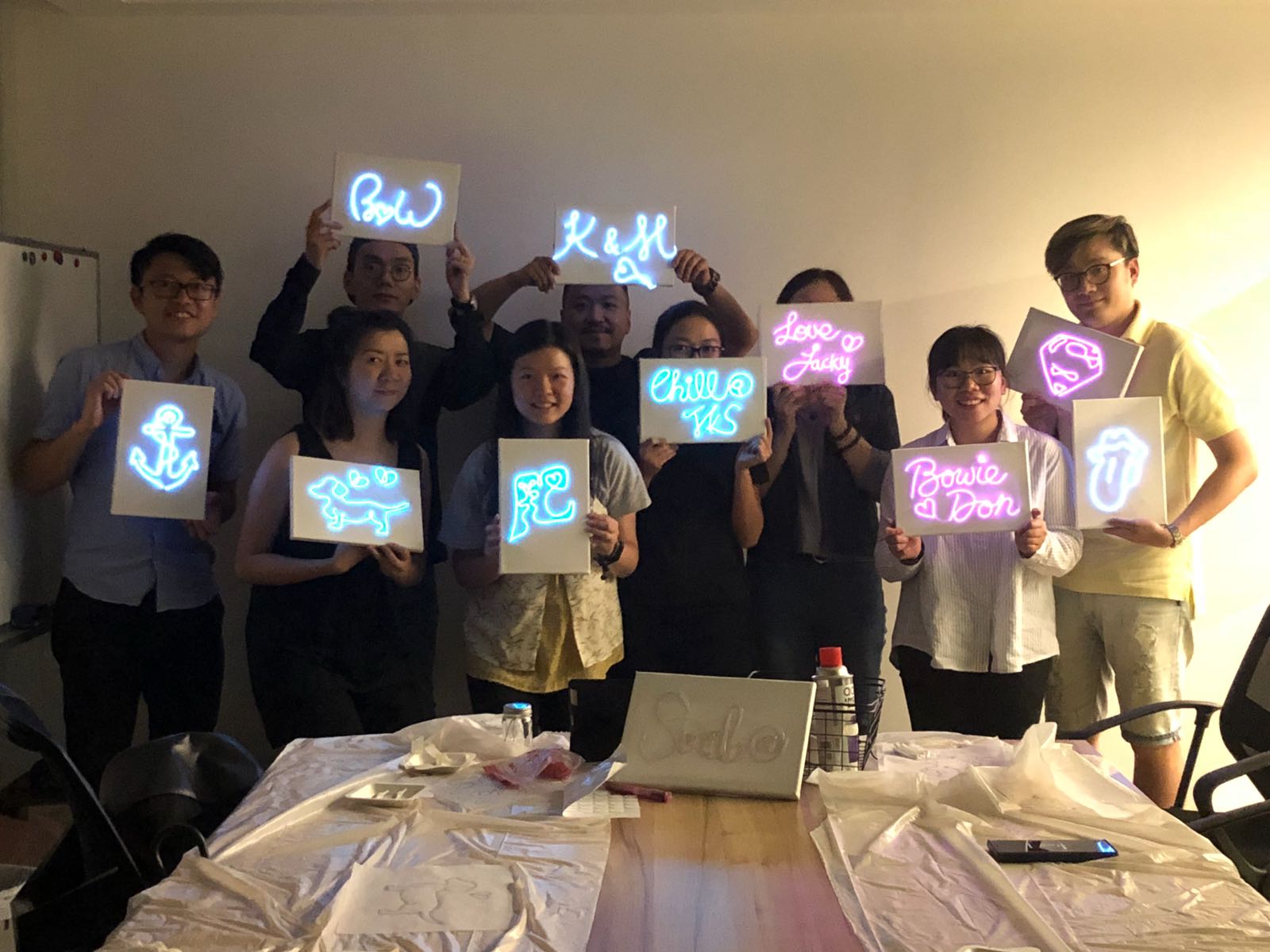 Making neon signs by hand